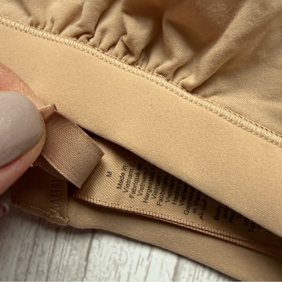 SKIMS Fits Everybody Crossover Bralette - Picture 2 of 3